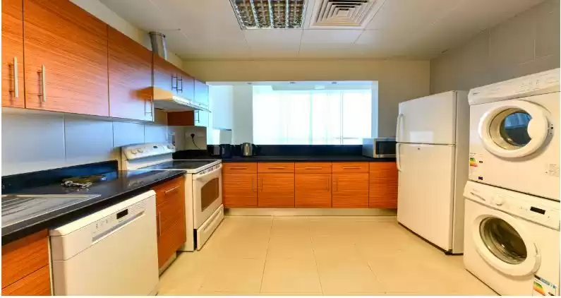 Résidentiel Propriété prête 3 chambres S / F Appartement  a louer au Al-Sadd , Doha #11735 - 1  image 